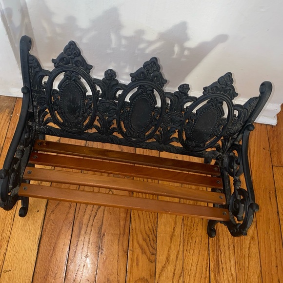 Cast Iron Bench Doll Miniature UpperDeck LTD RARE VINTAGE WOODEN HEAVY - Picture 1 of 13